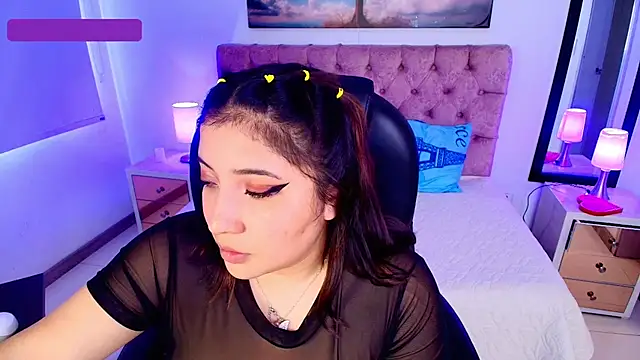 Snapshot of Emma_monserrat chatting on 11-12-25, 07:40 Emma monserrat online show from 11-12-25, 07:40