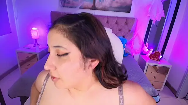 Snapshot of Emma_monserrat chatting on 10-22-25, 07:24 Emma monserrat online show from 10-22-25, 07:24