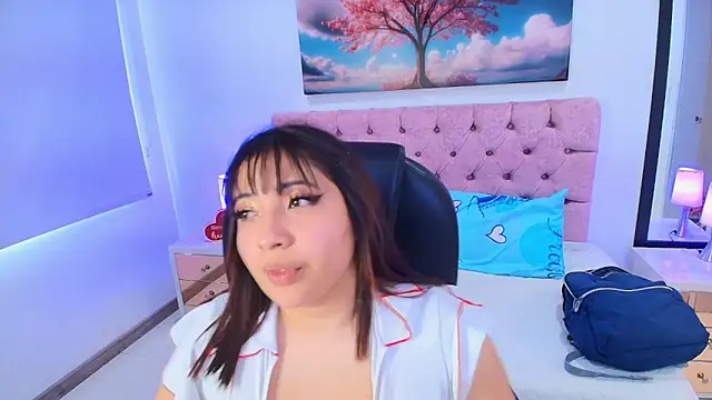 Snapshot of Emma_monserrat chatting on 12-22-25, 07:58 Emma monserrat online show from 12-22-25, 07:58