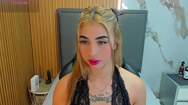 LUCYAMARS1 online show from 03-04-26, 12:24