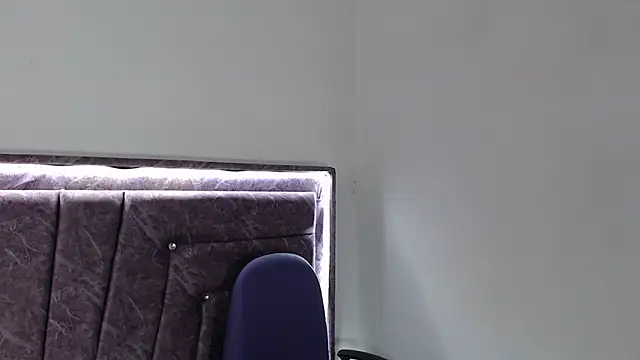 Penelope Fox14 online show from 11-27-25, 01:22