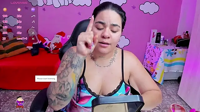 Snapshot of Sharon_hils chatting on 12-18-25, 08:12 Sharon hils online show from 12-18-25, 08:12