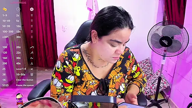 Snapshot of Sharon_hils chatting on 01-07-25, 01:14 Sharon hils online show from 01-07-25, 01:14