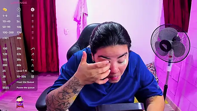 Snapshot of Sharon_hils chatting on 01-06-25, 12:13 Sharon hils online show from 01-06-25, 12:13