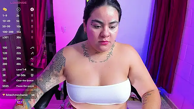 Snapshot of Sharon_hils chatting on 01-15-25, 02:13 Sharon hils online show from 01-15-25, 02:13