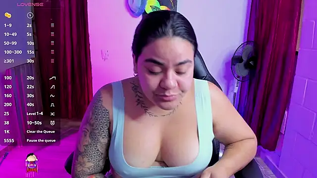 Snapshot of Sharon_hils chatting on 02-06-25, 01:10 Sharon hils online show from 02-06-25, 01:10