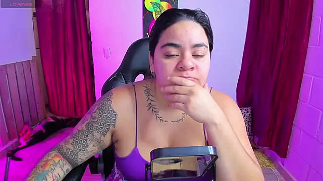 Snapshot of Sharon_hils chatting on 01-18-25, 02:23 Sharon hils online show from 01-18-25, 02:23