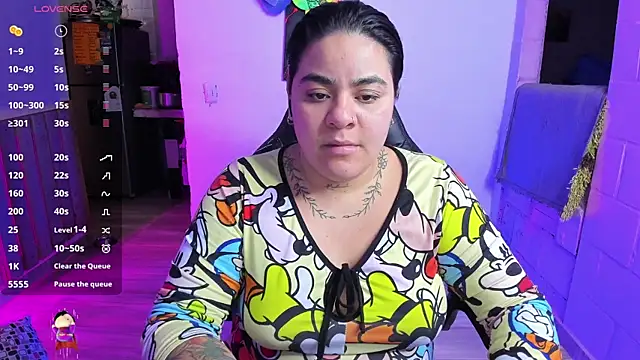 Snapshot of Sharon_hils chatting on 02-11-25, 09:35 Sharon hils online show from 02-11-25, 09:35