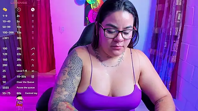 Snapshot of Sharon_hils chatting on 02-17-25, 07:23 Sharon hils online show from 02-17-25, 07:23