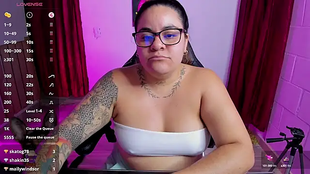 Snapshot of Sharon_hils chatting on 01-27-25, 11:11 Sharon hils online show from 01-27-25, 11:11