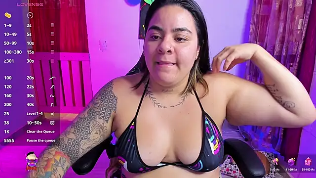 Snapshot of Sharon_hils chatting on 02-13-25, 05:33 Sharon hils online show from 02-13-25, 05:33