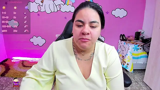 Snapshot of Sharon_hils chatting on 02-19-26, 04:37 Sharon hils online show from 02-19-26, 04:37