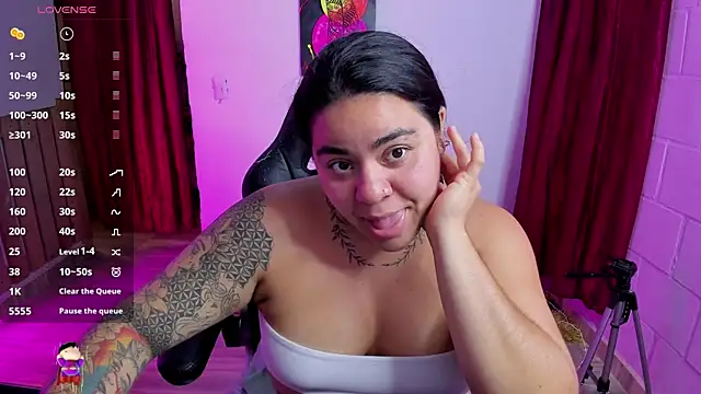 Snapshot of Sharon_hils chatting on 01-27-25, 02:57 Sharon hils online show from 01-27-25, 02:57