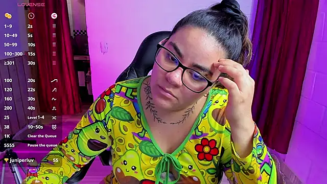 Snapshot of Sharon_hils chatting on 01-10-25, 05:13 Sharon hils online show from 01-10-25, 05:13