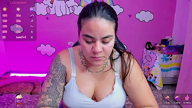 Snapshot of Sharon_hils chatting on 02-06-26, 09:00 Sharon hils online show from 02-06-26, 09:00