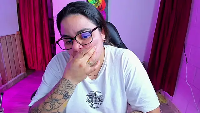 Snapshot of Sharon_hils chatting on 01-20-25, 10:04 Sharon hils online show from 01-20-25, 10:04