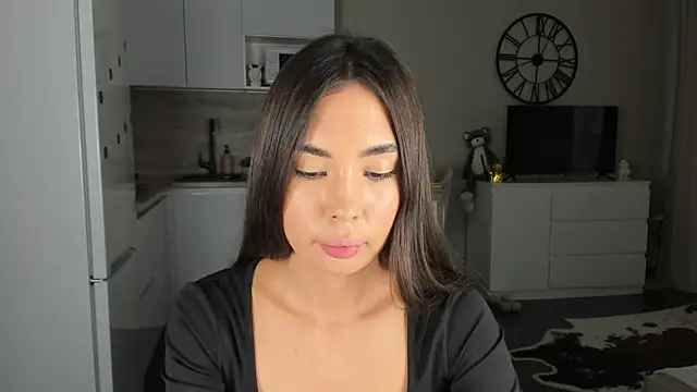 nilliluv online show from 11-17-25, 08:18