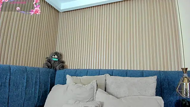 Snapshot of kathecute__ chatting on 04-15-26, 01:44 kathecute online show from 04-15-26, 01:44