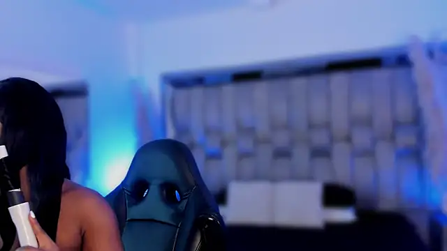 ChaynnaCooper online show from 12-14-25, 09:09