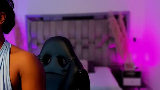 ChaynnaCooper online show from 12-21-25, 04:14