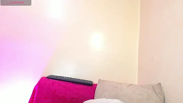 Snapshot of stephanyyx chatting on 10-29-25, 03:27 stephanyyx online show from 10-29-25, 03:27