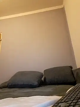 Henner33 online show from 01-04-25, 07:34