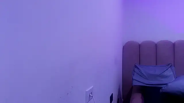 nicol f online show from 04-18-26, 03:09