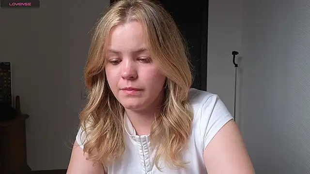 Snapshot of Milana15 chatting on 06-18-26, 04:12 Milana15 online show from 06-18-26, 04:12