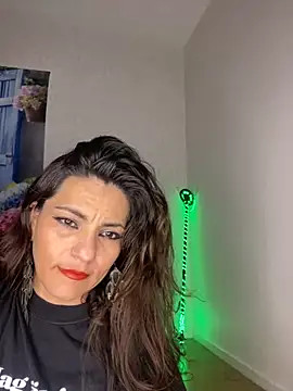 Snapshot of Chanel_shaw chatting on 10-21-25, 08:19 Chanel shaw online show from 10-21-25, 08:19