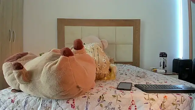 HELLEN SWEET6 online show from 04-15-26, 02:21