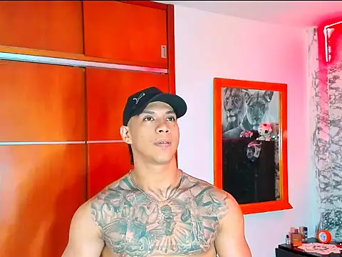 Aaron Toy online show from 01-08-26, 07:42