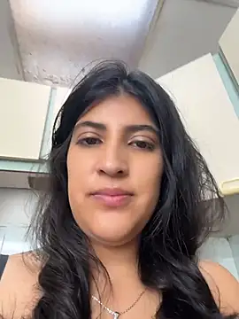 Snapshot of Afroditapoloo chatting on 05-18-26, 02:44 Afroditapoloo online show from 05-18-26, 02:44