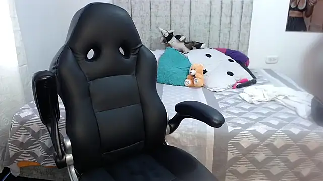 scarlet-foox online show from 01-09-26, 01:40