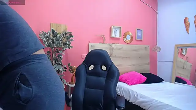 scarlet-foox online show from 11-14-25, 01:04