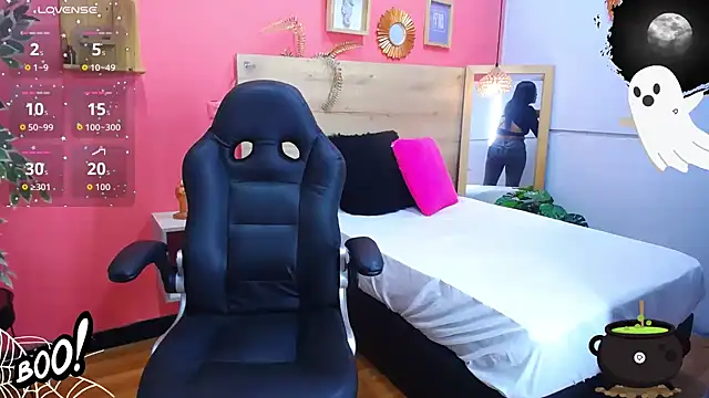 scarlet-foox online show from 10-06-25, 07:25