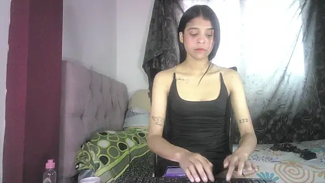 Snapshot of Michi_sexy chatting on 02-25-25, 02:15 Michi sexy online show from 02-25-25, 02:15