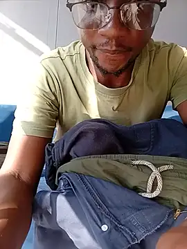 Snapshot of TheeRealShow chatting on 06-23-26, 01:20 TheeRealShow online show from 06-23-26, 01:20