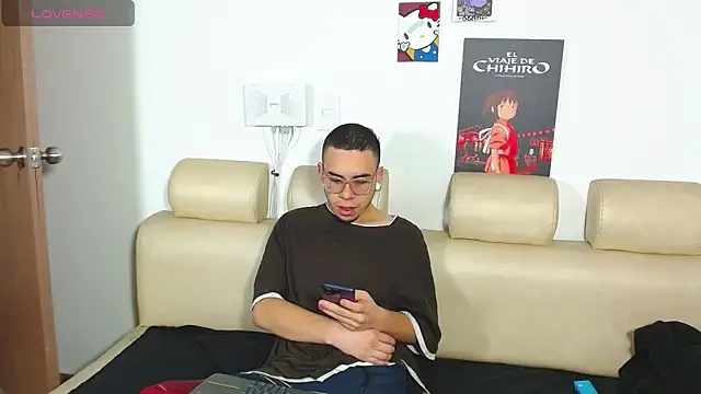 Snapshot of Hot_Teens69 chatting on 03-21-25, 01:13 Hot Teens69 online show from 03-21-25, 01:13