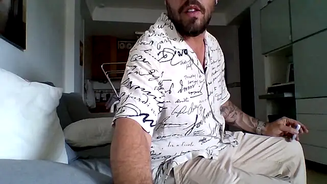 Snapshot of bobotatto chatting on 05-06-26, 01:37 bobotatto online show from 05-06-26, 01:37