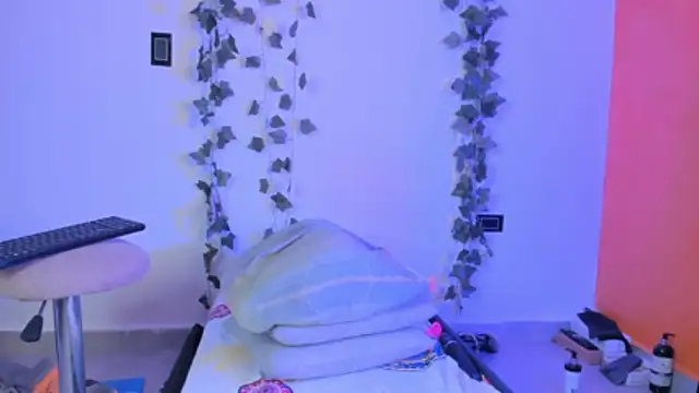 Snapshot of Cataleya19__ chatting on 02-18-26, 09:17 Cataleya19 online show from 02-18-26, 09:17