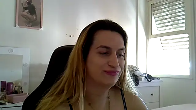 Snapshot of luizacandy chatting on 05-06-26, 06:56 luizacandy online show from 05-06-26, 06:56