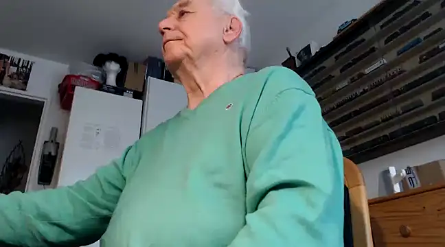 Snapshot of utilisasinus chatting on 01-21-25, 12:29 utilisasinus online show from 01-21-25, 12:29