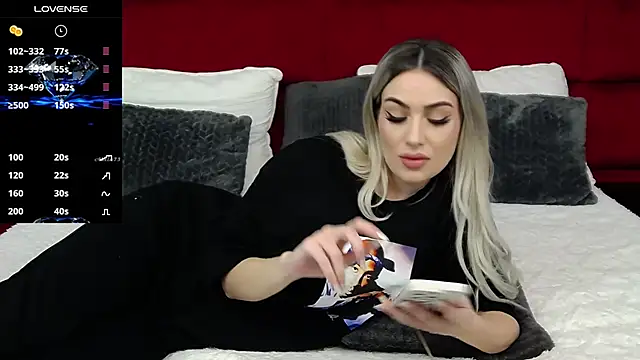 Snapshot of MinnieMe chatting on 11-04-25, 08:01 MinnieMe online show from 11-04-25, 08:01