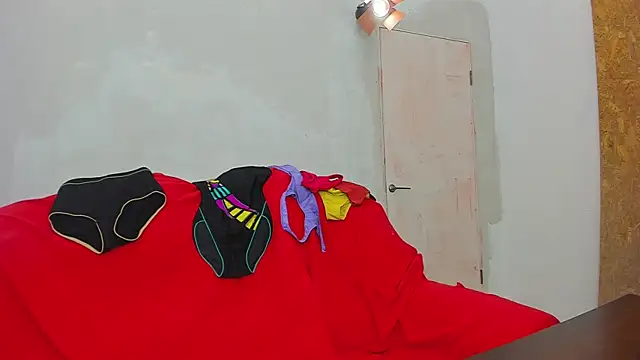 Snapshot of YourSuperModel chatting on 02-14-25, 10:38 YourSuperModel online show from 02-14-25, 10:38