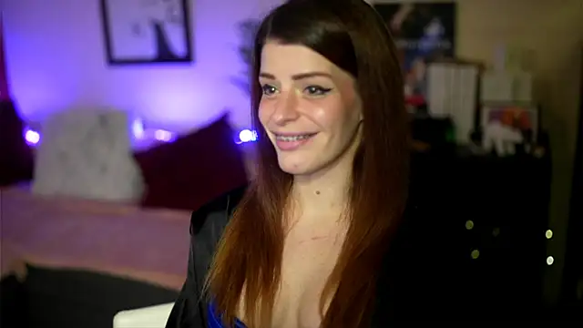 Snapshot of Bellis_Perenis chatting on 10-14-25, 04:18 Bellis Perenis online show from 10-14-25, 04:18