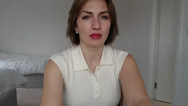 Snapshot of Mallinia chatting on 02-11-25, 03:40 Mallinia online show from 02-11-25, 03:40