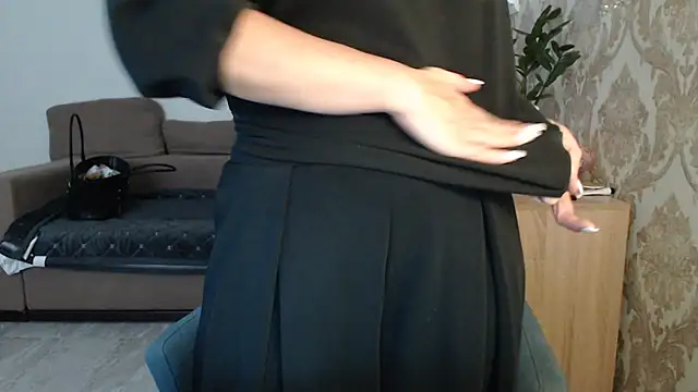 Snapshot of Mallinia chatting on 10-21-25, 12:04 Mallinia online show from 10-21-25, 12:04