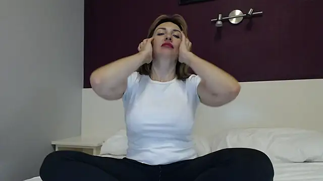 Snapshot of Mallinia chatting on 02-01-25, 06:40 Mallinia online show from 02-01-25, 06:40