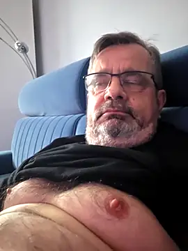 axecoman60 online show from 02-05-26, 07:15