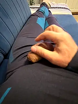 axecoman60 online show from 11-28-25, 04:40